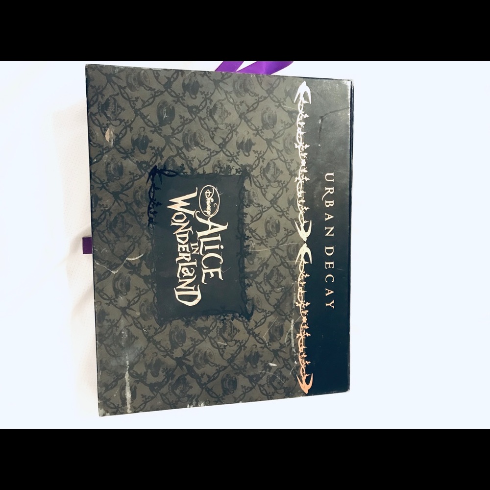 Urban decay eyeshadow Alice in wonderland
